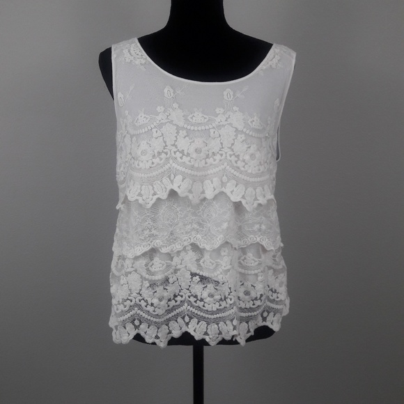 Forever 21 Tops - Forever 21 lace sleeveless top